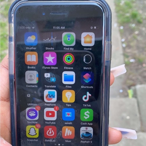 iPhone 7 , Red - Picture 4 of 4